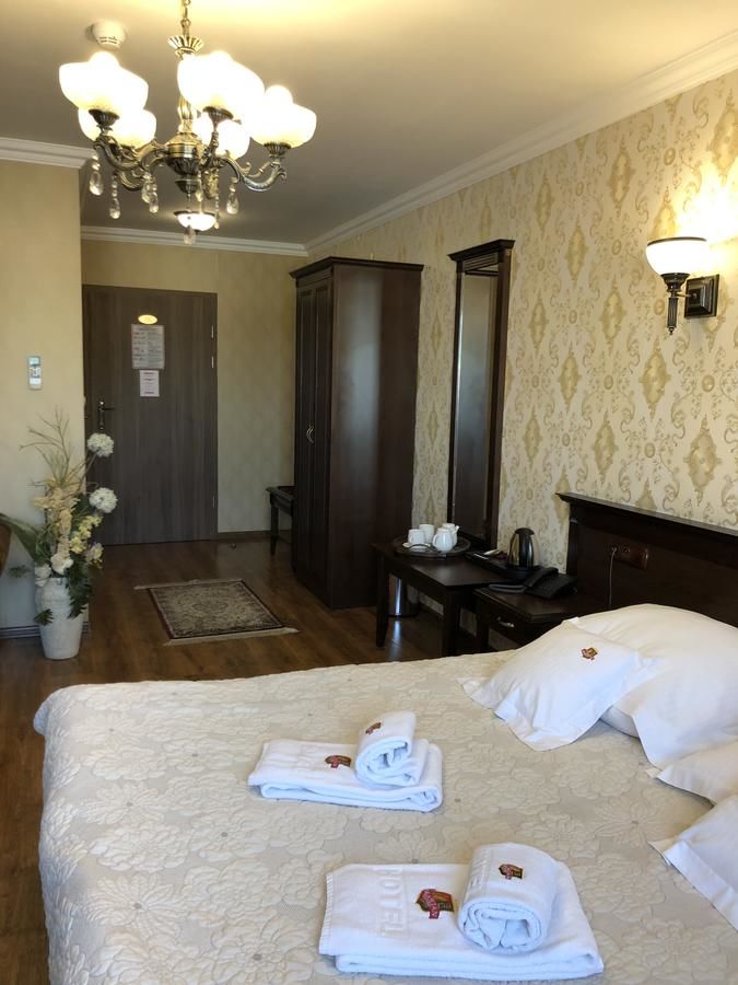 Отель Oławian Hotel Олава