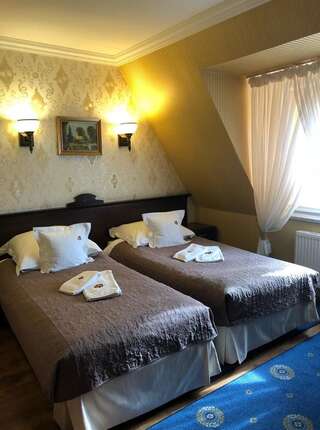 Отель Oławian Hotel Олава Стандартный двухместный номер с 2 отдельными кроватями-1